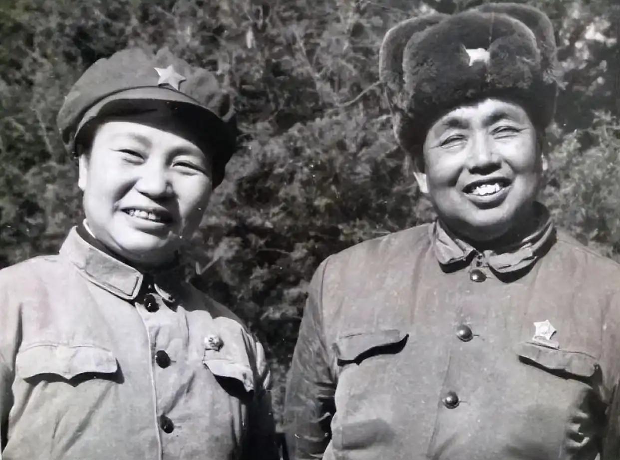 许世友和王建安是红四方面军的两员猛将，分别担任红四军的军长和政委。不过，长征结束