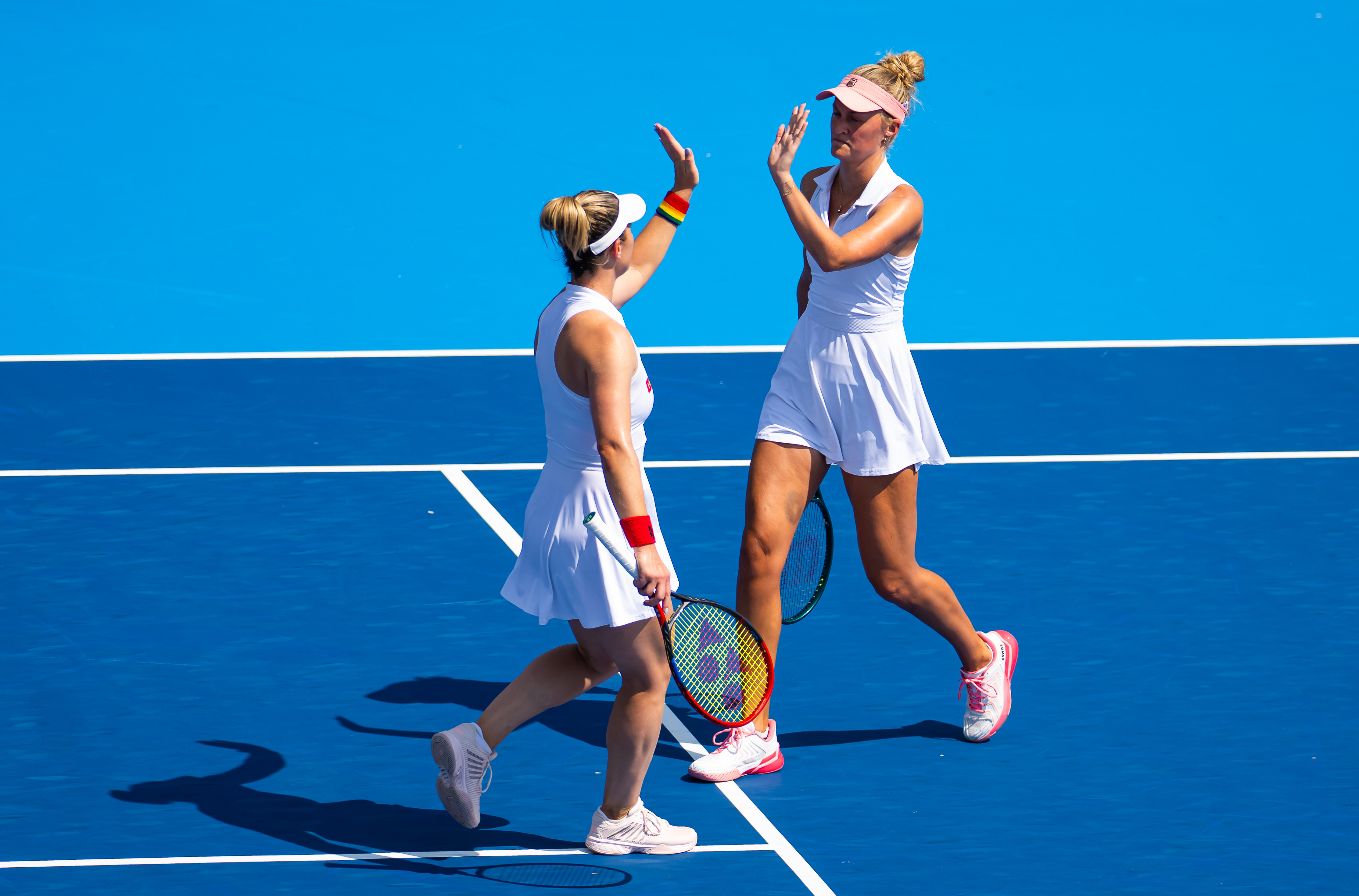 WTA1000辛辛那提站双打半决赛，2号种子达布劳斯基/卢特利芙以3-6 6-3