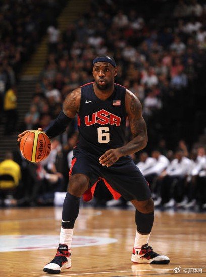 【詹姆斯：想作为最好篮球员被记住】北京时间8月27日，常规赛MVP、NBA总冠军