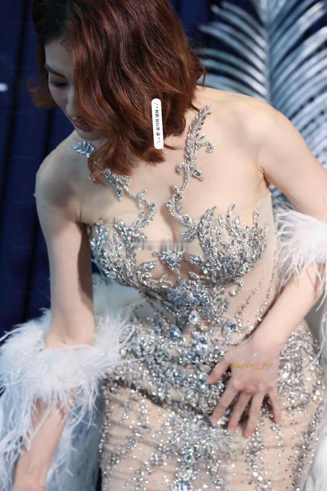徐璐，好干净的脸啊！ 