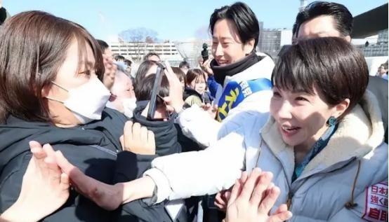 高市早苗突然间发文，宣布一个重大消息，竟然将中国说成“特定国家“！日本首相高市早