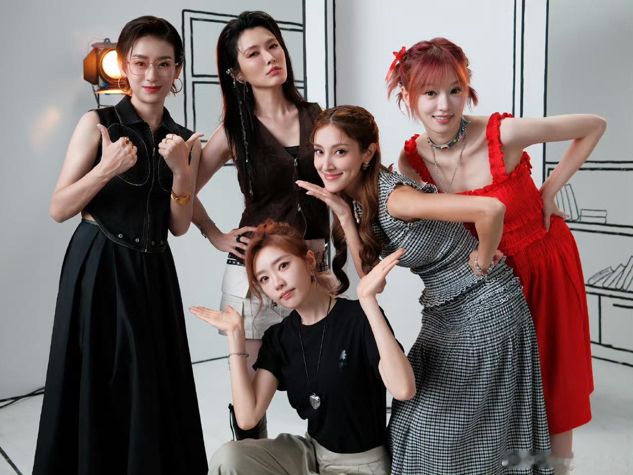 黄灿灿回应带着姐姐们营业不许诋毁黄灿灿这个可爱的小女孩黄灿灿很高兴大家看到by5