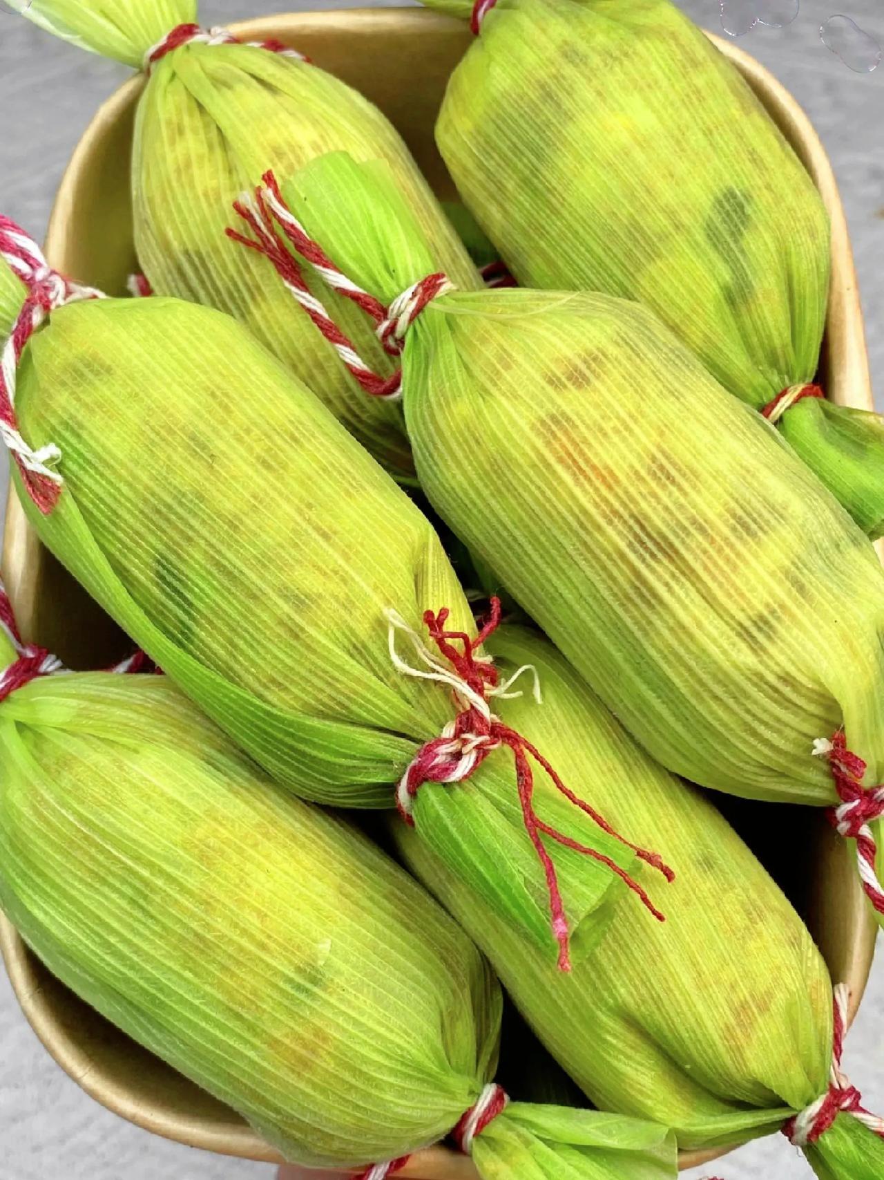 炫到我了!吃过这个的绝对不多~
      拿玉米做的玉米粽子还真不错！软糯香甜