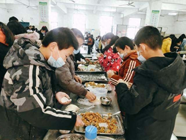 预制菜进了校园，家长最怕的不是“预制”，是“不知道”