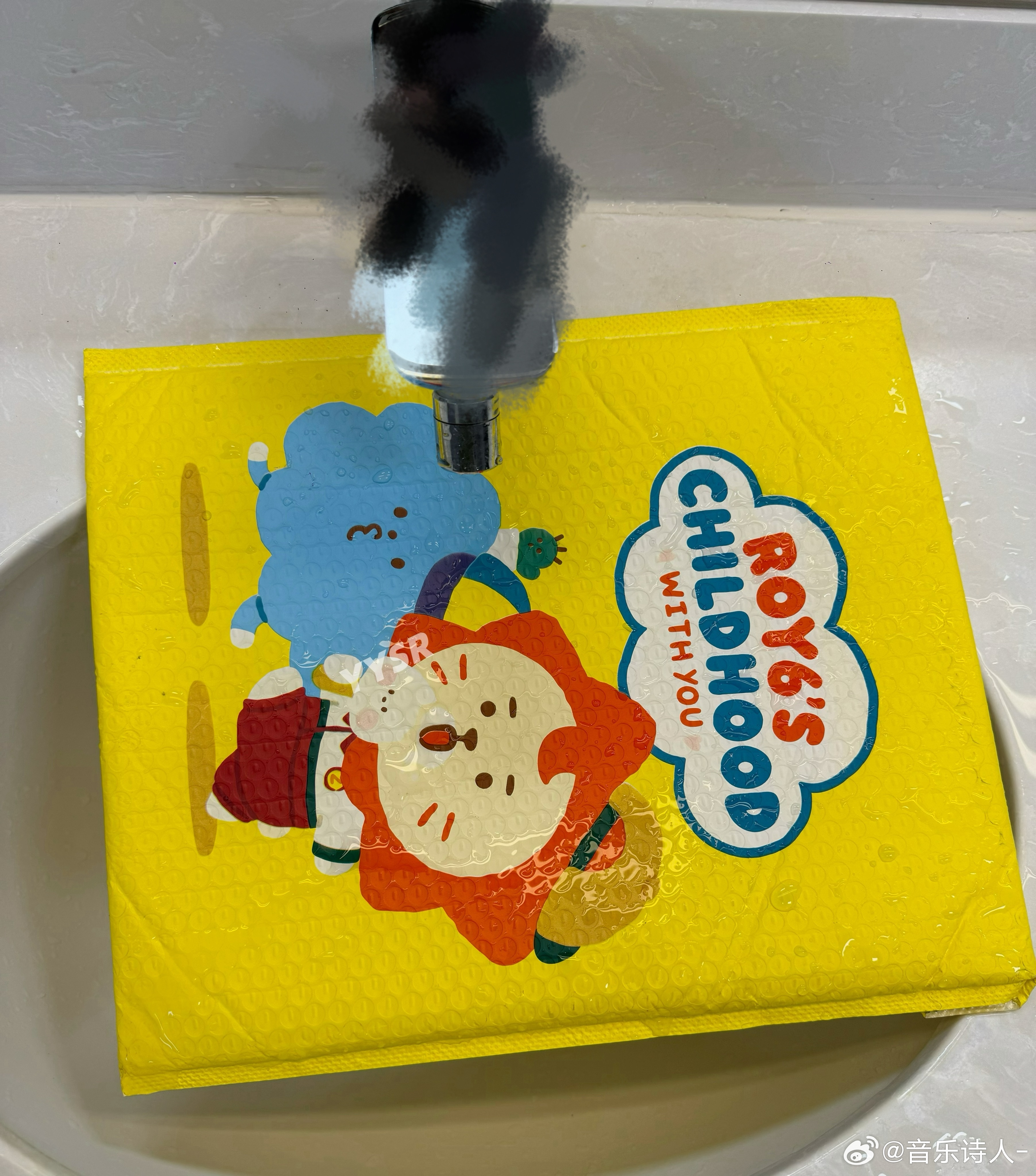 下雨把袋子弄好脏然后…特意过来洗洗🤣 