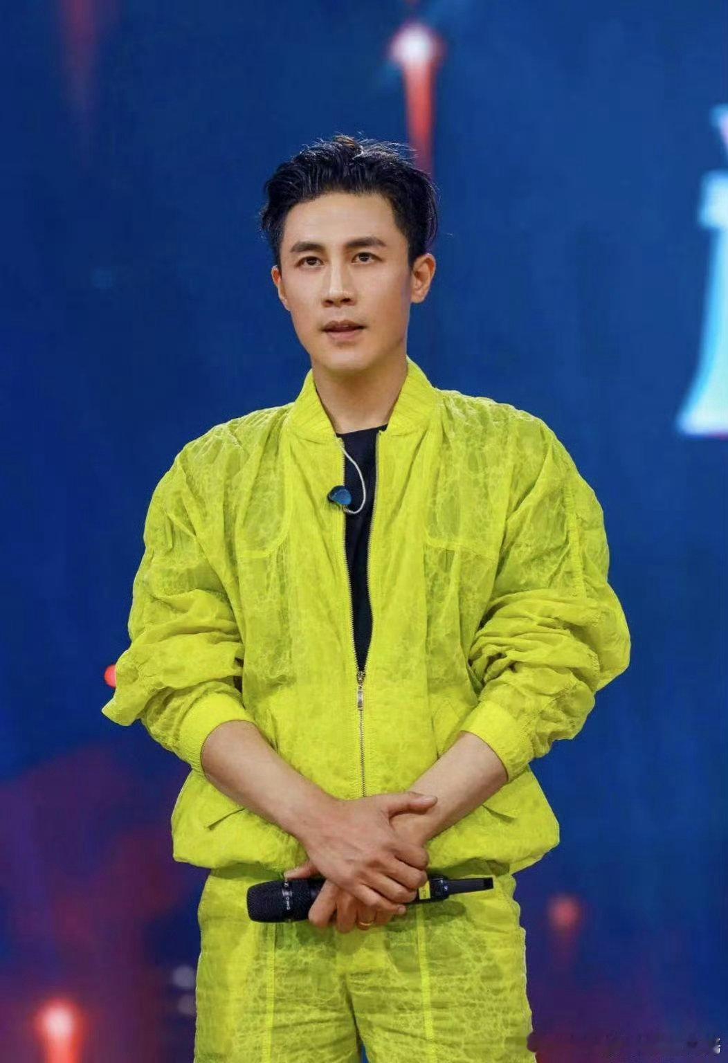 王灿兮回应杜淳老婆标签光环被说“没有杜淳啥也不是”，王灿回应很淡定，承认老公带来