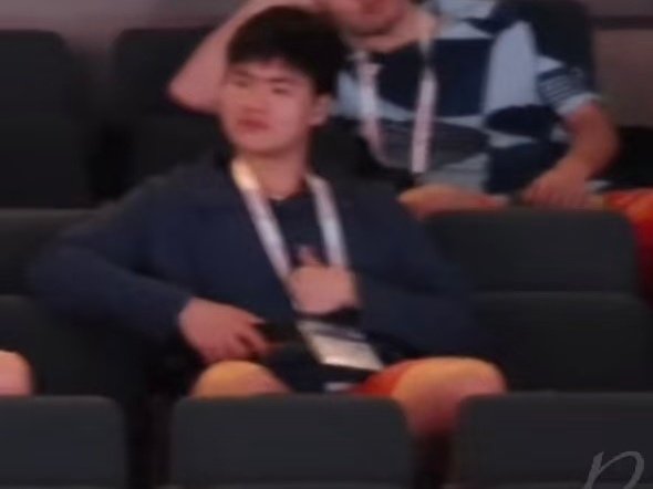 谁懂这个小婴儿多嫩多可爱梁伟铿 为凤凰点赞 今天也加油 网页链接 复制口令，打开