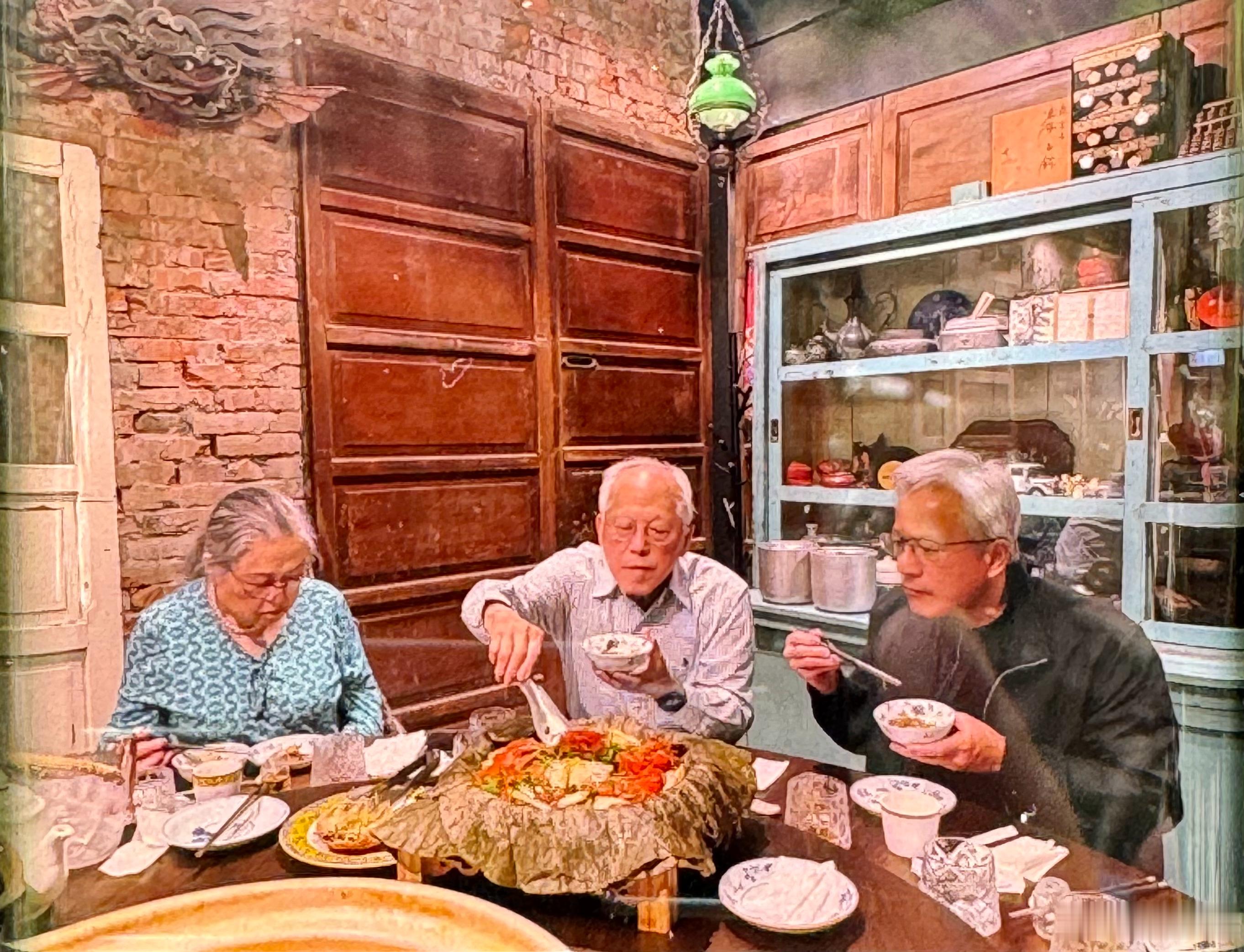 黄仁勋每年回台湾都做同一件事，才明白他为什么能干掉英特尔！你以为黄仁勋靠的是技术