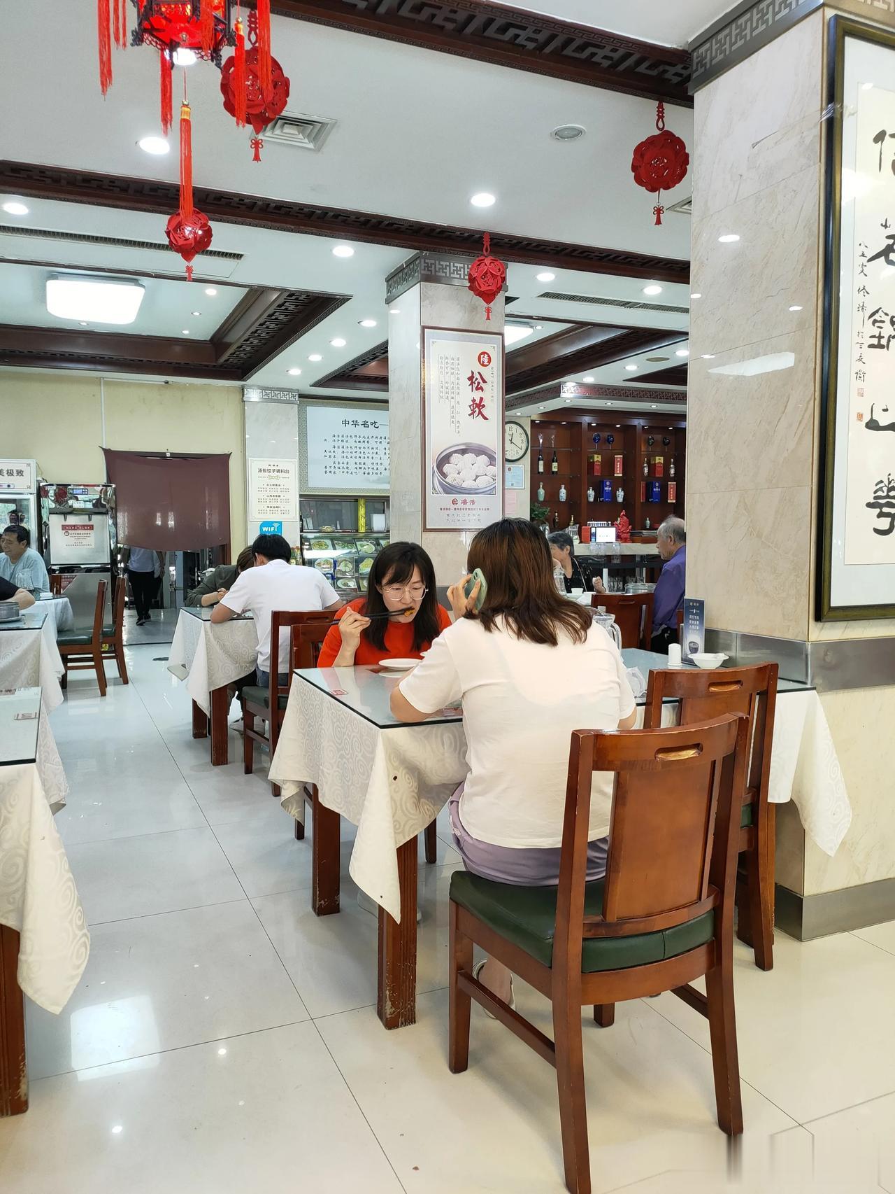 鹿鸣春旗下灌汤包，二十多年老店