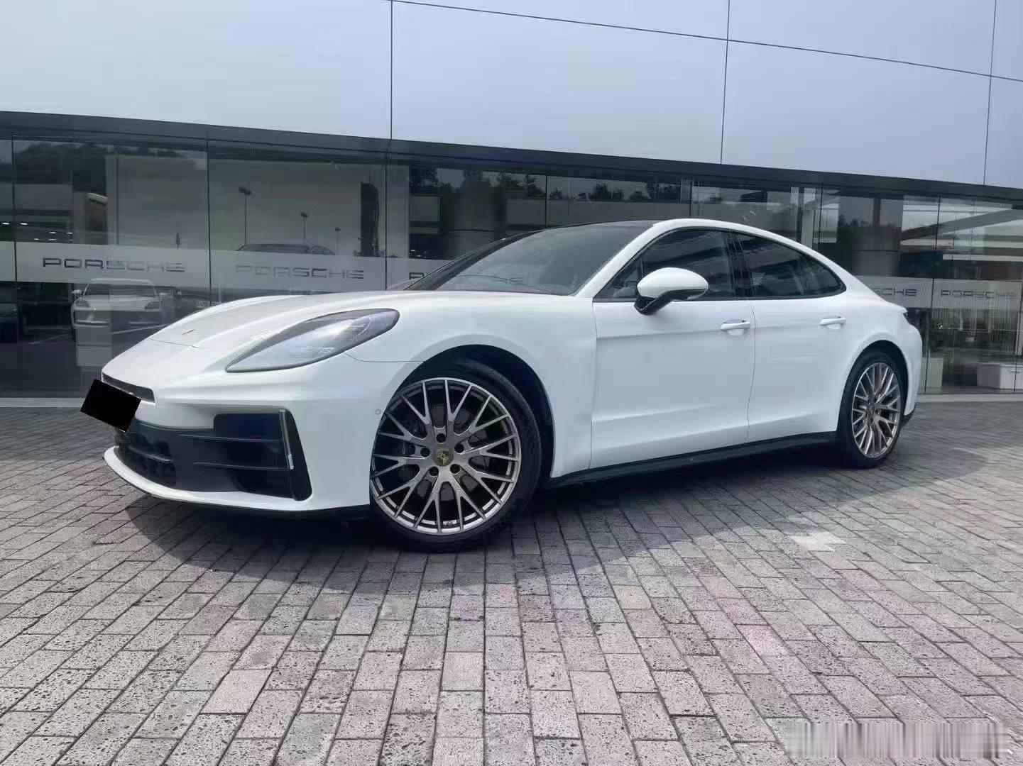 24款Panamera，白-红，求伯乐，25年1月上牌，4500公里 ​​​