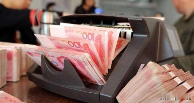 南京，一大妈在银行取50万准备给孙子买房。谁想，7天后， 银行突然给大妈打电话：