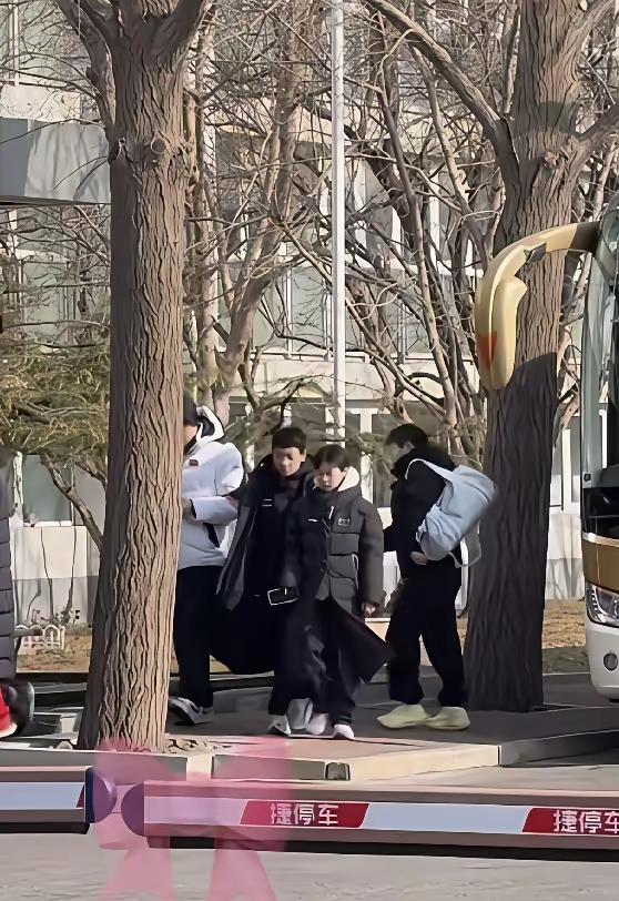 新鲜的莎莎和头哥下训了！
今天不仅看到了下训的莎莎，而且看到了下训的头哥。
莎莎