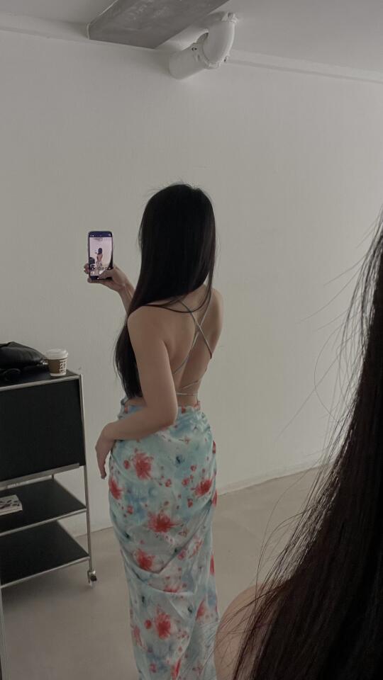 露背裙 健身女孩