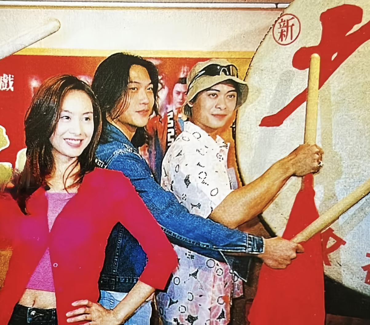 1999年，《新少林寺》开播宣传活动现场。朱茵、樊少皇、钱小豪一同出席活动，现场