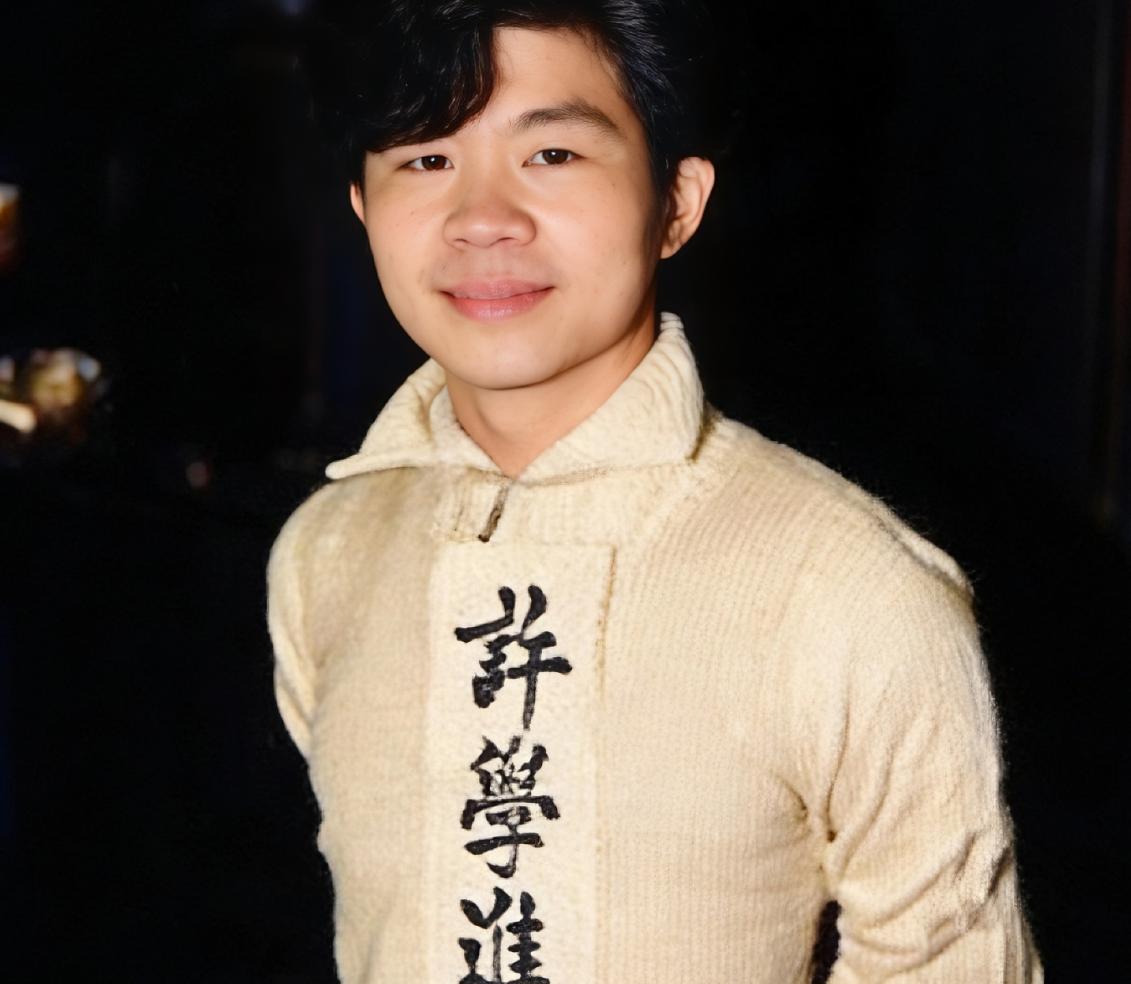 北京西山有个无名英雄广场，第四十四块碑上刻着许学进的名字。他是1950年被抓的，