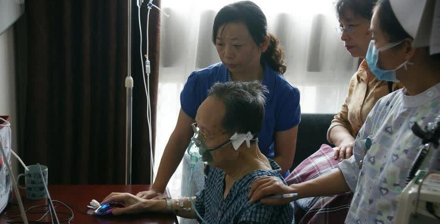 在生命最后一刻，他依然戴着面罩坚持工作
林俊德（1938年3月13日—2012年