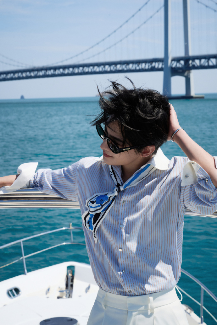 杨洋海上游艇照，这么帅的一组照片不允许还有人没看到