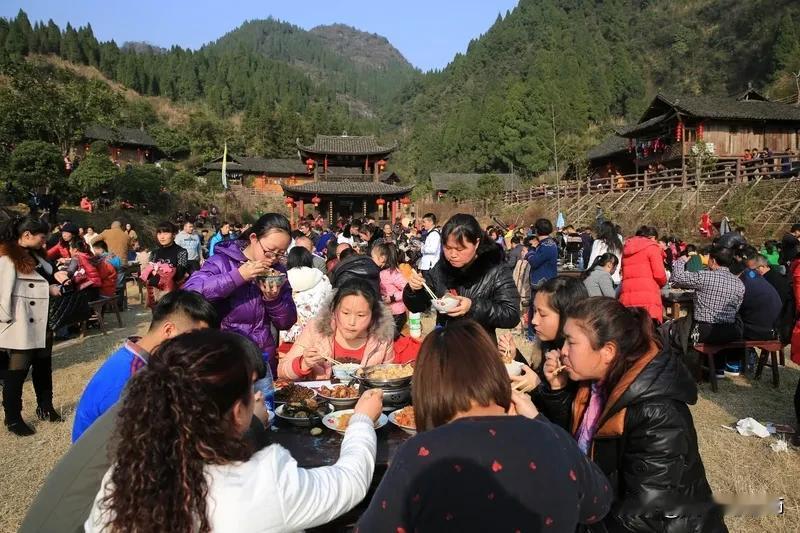 外出吃饭剩下的菜要不要打包，这是个颇为纠结的问题。从节约粮食的角度来讲，当然是应