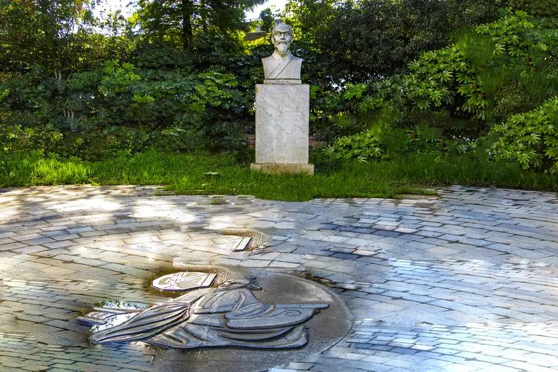 合肥这城市，简直是科技与发展的“潜力股”！省政府工作报告里，量子信息、聚变能源、