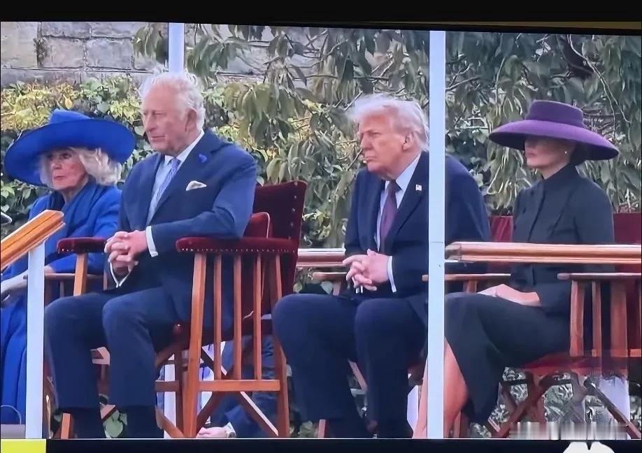 特朗普访问英国，尴尬的一幕，也享受做小板凳感受，估计人生也是第一次！

特朗普与