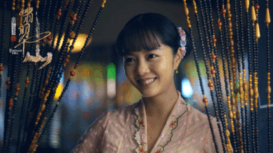 摆脱过往乖巧荧幕形象，黄暄婷突破性诠释反派张安娜。她清醒利己、步步筹谋，温柔只是