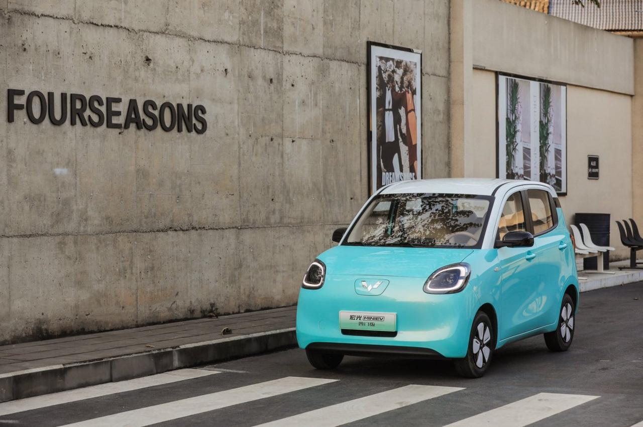 宏光MINIEV四门版续航超300公里，新车正式上市，到底有啥值得探究的地方？