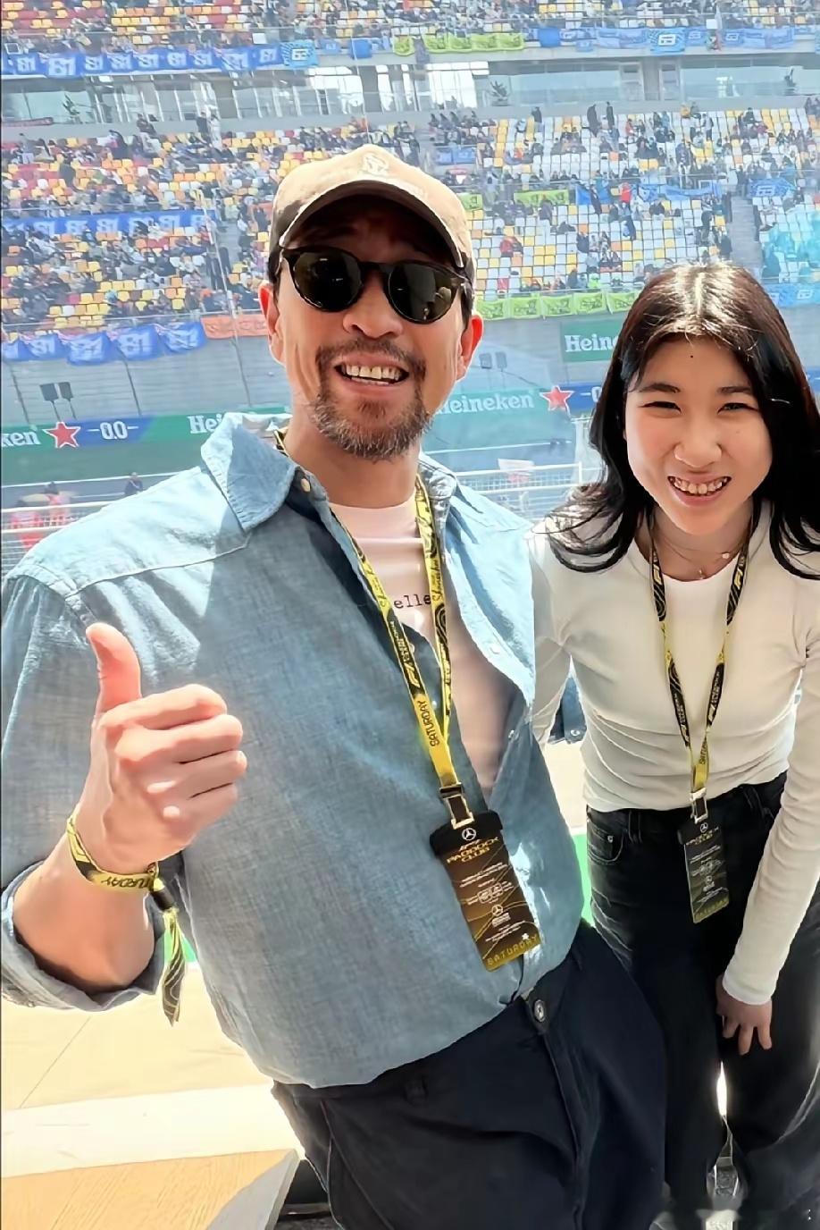 王千源，宠女儿这个劲，真的和阿如那有得一拼了！同样都是剧里的大坏人，结果你猜怎么