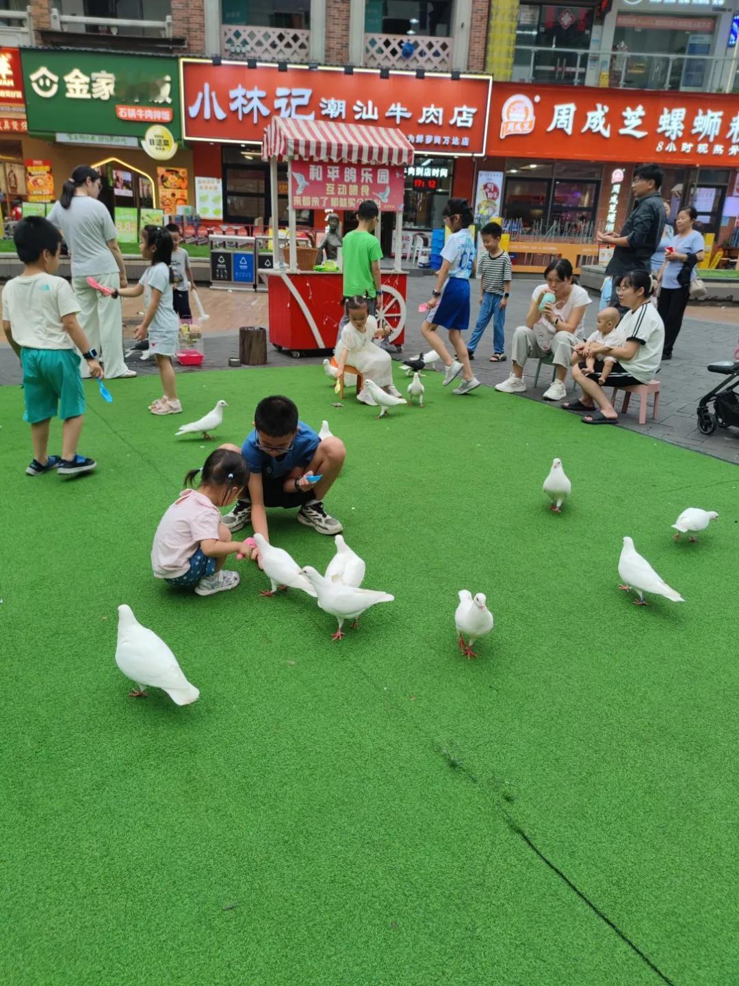 钱，从来不是用来填满购物车的工具。
 
多少人把赚钱变成了买物的竞赛：换更大的房