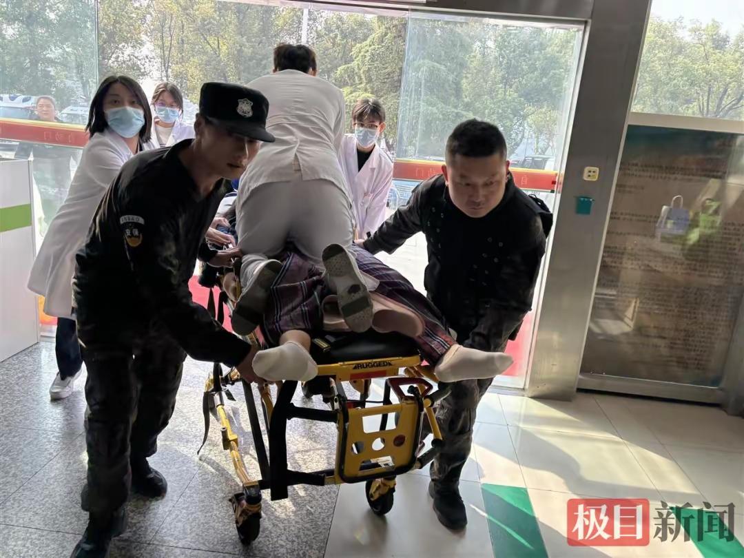 10月28日上午10点30分，武汉大学中南医院病案室门前，一场与死神的较量上演。