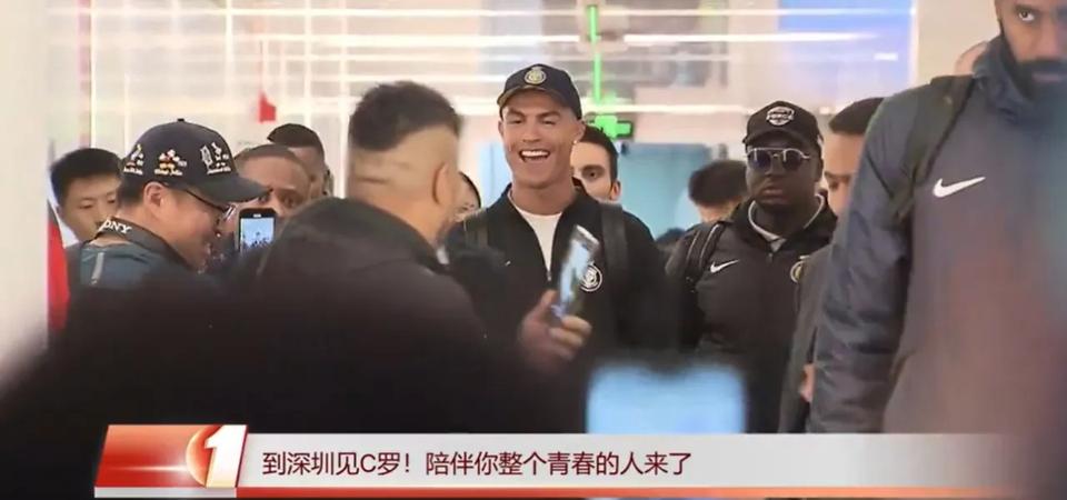 抛开罗不如梅西这一点，C罗对待我们中国球迷是真的好，看脸上洋溢的笑容就便知。
C