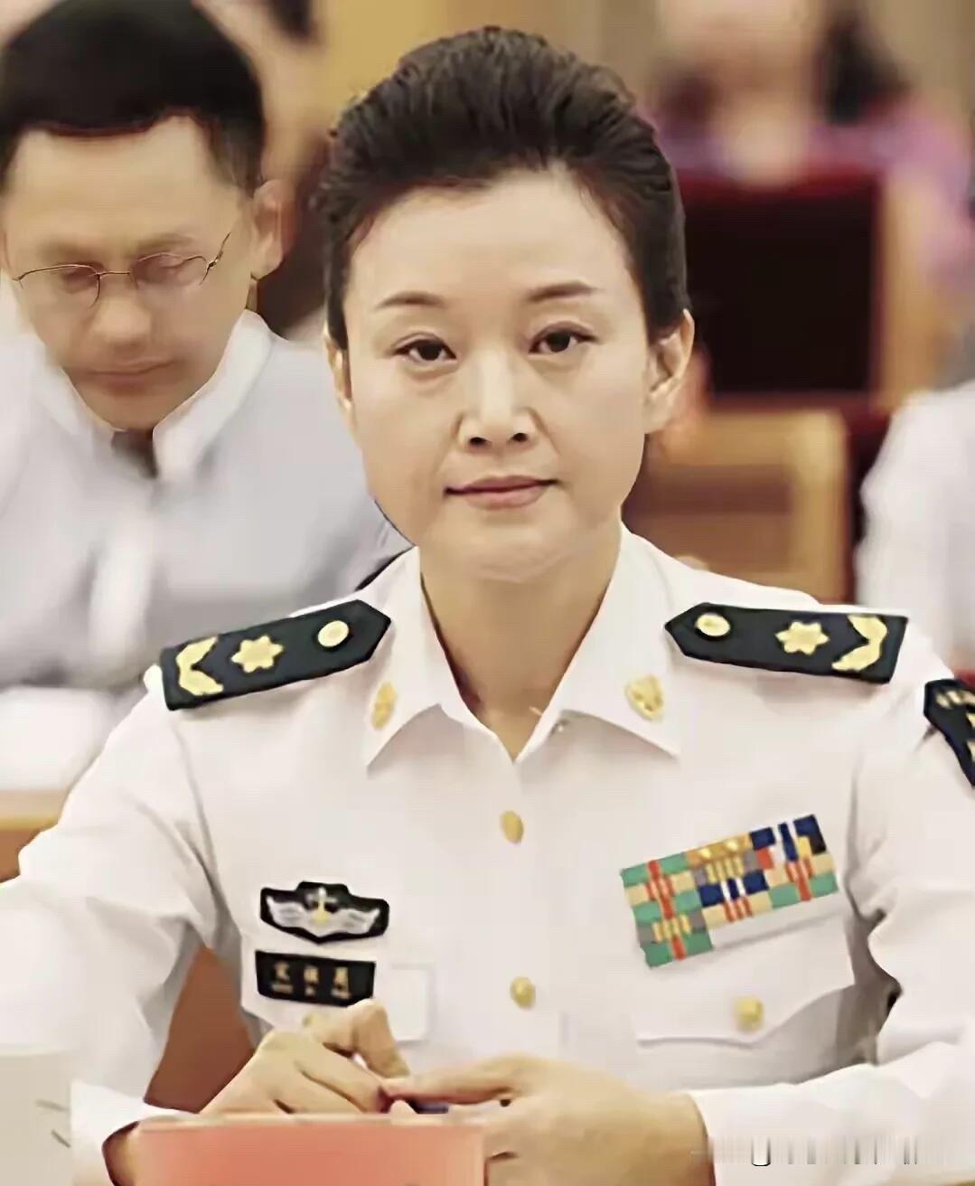 她不光长得特别漂亮，还拿过中国电视金鹰奖优秀文艺节目奖，是集颜值、情商、智慧、才