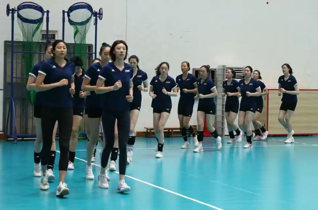 【小将驰援U21，高意回归】正在漳州备战2025女排世锦赛 的中国女排16人名单