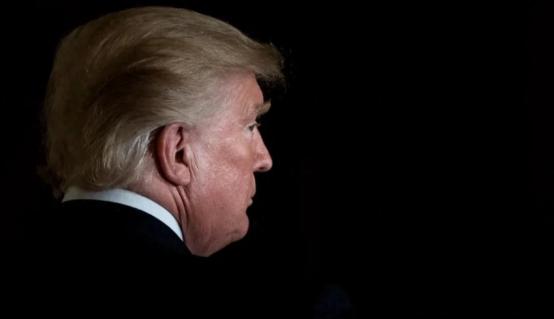 美国又干了件石破天惊的事
 
1 月 7 日的北大西洋上，冬季的寒风卷着 5 米