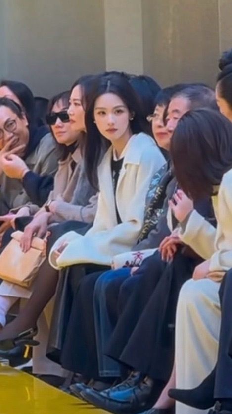 陈都灵这张生图 好锋利的美🥹 ​​​