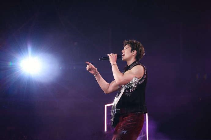 王力宏演唱会没有被冷落的观众王力宏演唱会还有他到不了的地方吗 最绝的不是他有桥，