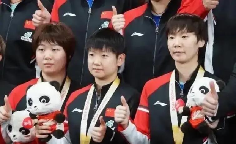 左手打孙颖莎王曼昱，专打她们的“七寸”。
 
你发现没？国乒女队大部分主力都是右