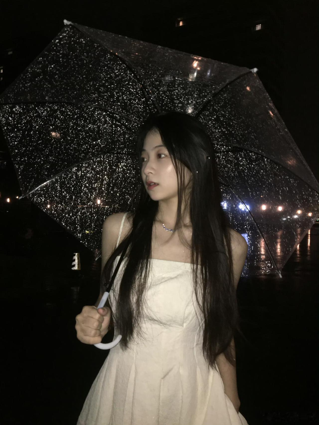 还记得你初恋的样子吗？你心中的白月光是怎么样的？