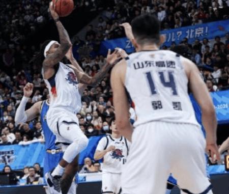 CBA常规赛/邱彪、高诗岩双双缺阵，山东高速何以取胜？
在今晚进行的第12轮CB