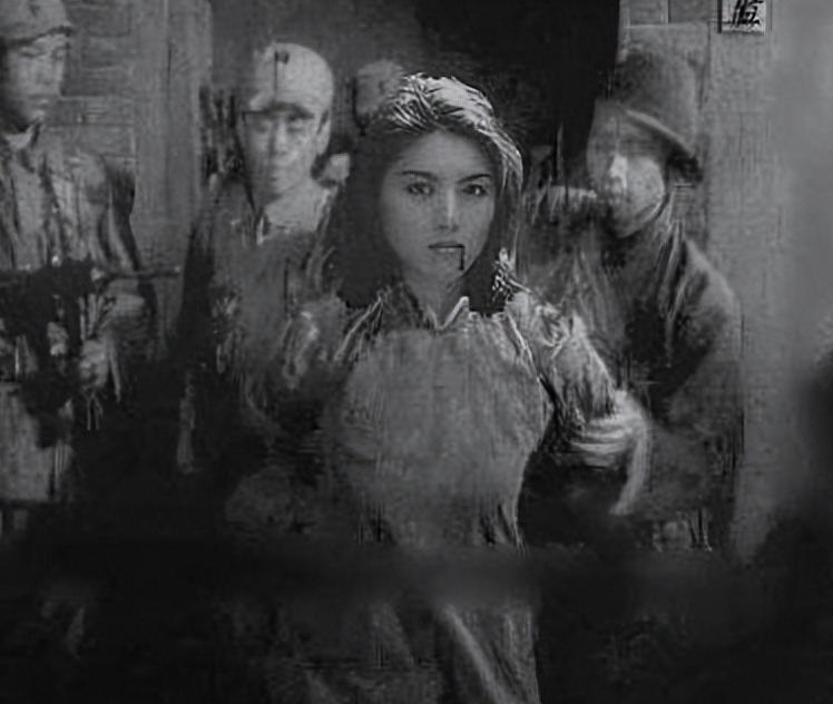 1950年，萧明华被折磨的遍体鳞伤，可当得知，敌人要将枪毙时，他开口说：“招供可