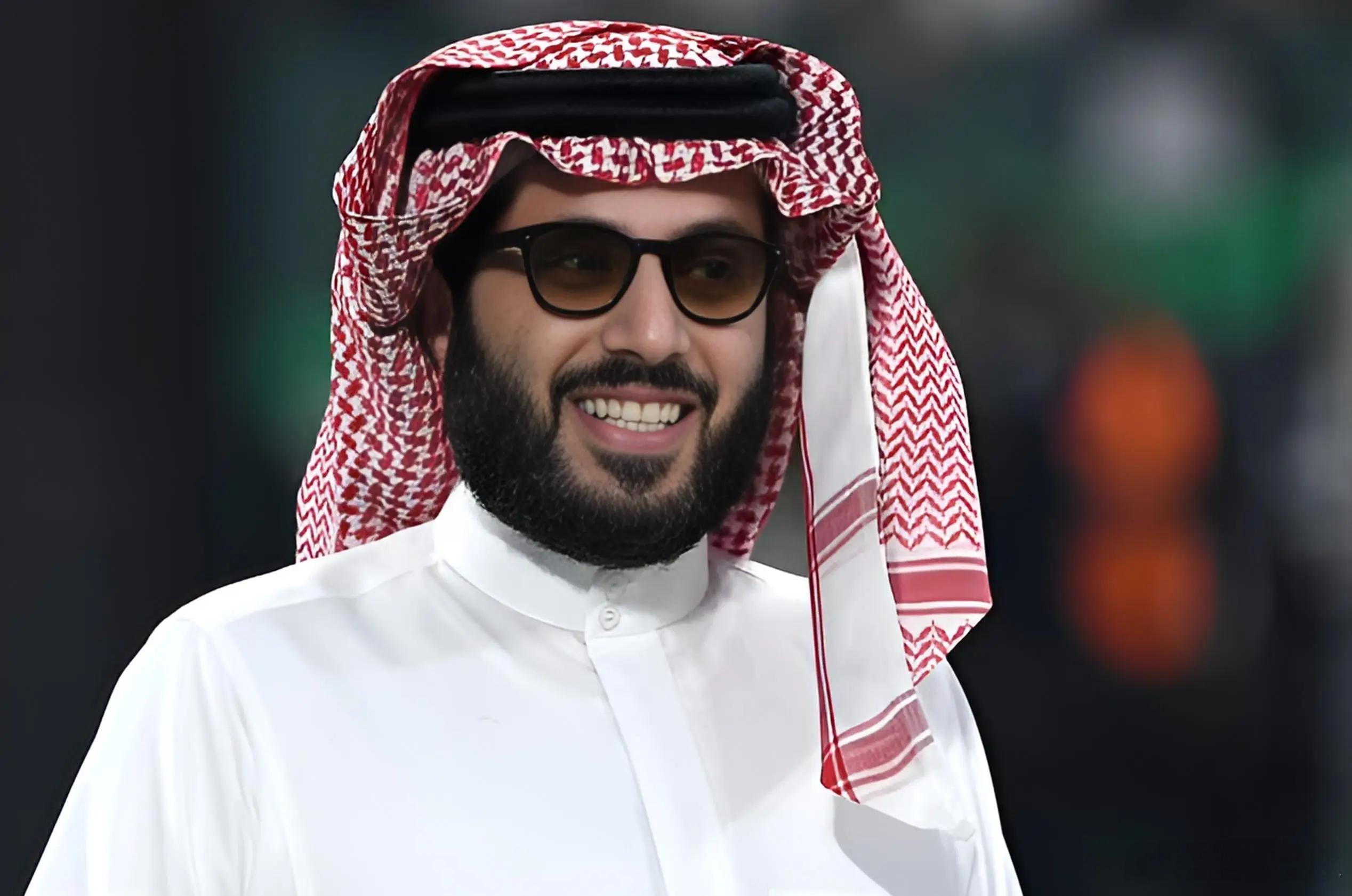 沙特媒体重磅爆料！吉达联合头号引援目标锁定萨拉赫，全力填补本泽马离队空缺！此前吉