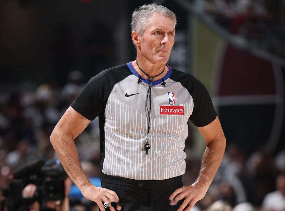 411名NBA球员为裁判评分：扎巴总分第一 福斯特归入第二梯队北京时间5月14日