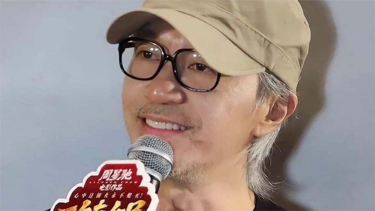 官媒发文，64岁周星驰再迎喜讯，让张艺谋和整个娱乐圈刮目相看
