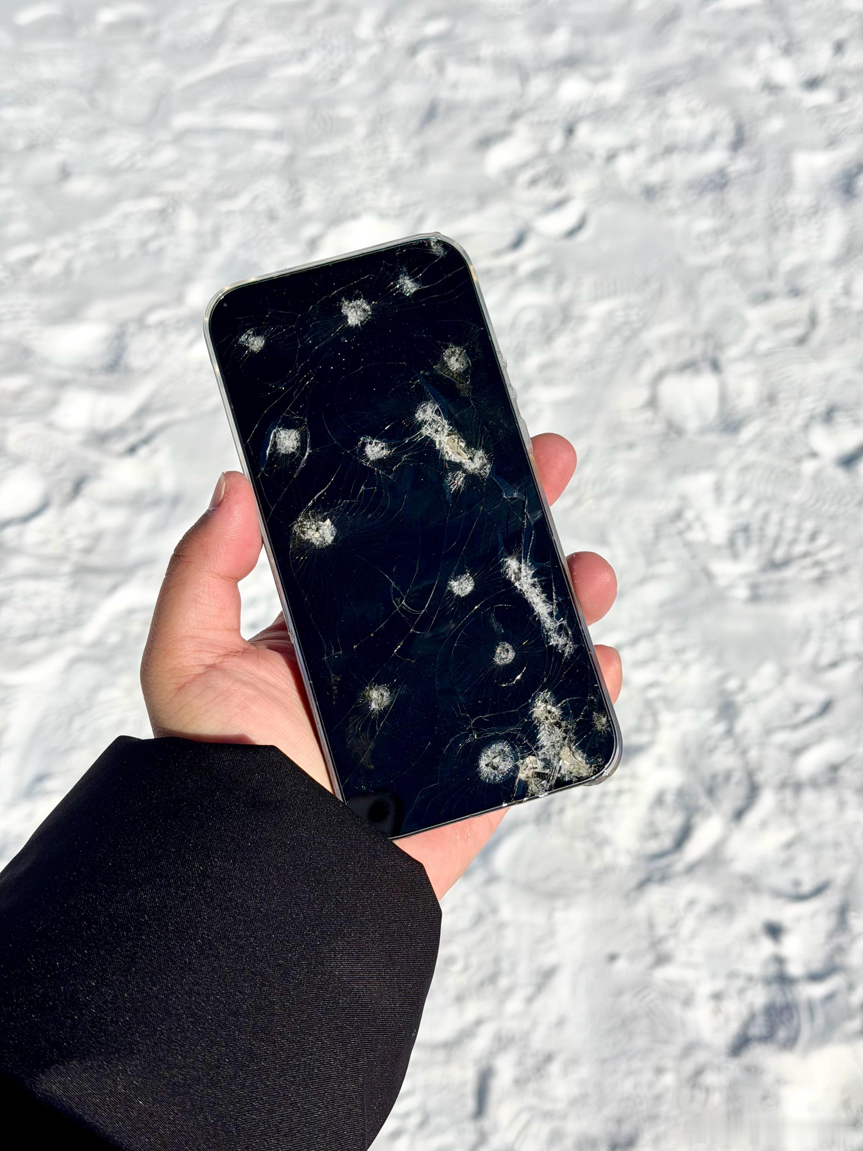 太惨了，家人们，今天在领克冰雪驾控练习的时候，车辆安然无恙，我却爆装备了，还没用