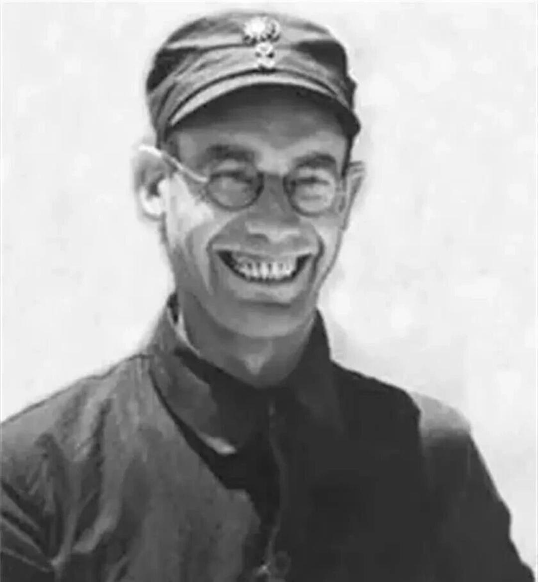 1937 年，李德以不适应延安生活为由欲返苏联，毛主席劝他：“苏联正搞大清洗，此