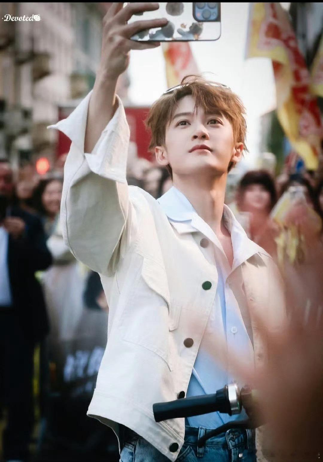 #京东发起穿搭大赛# 请接收檀健次秋日氛围感穿搭！时尚潮男风复古风都完美驾驭！这