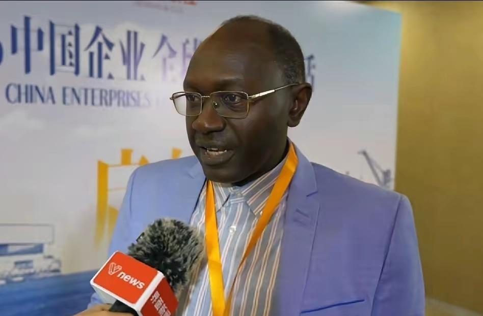 非洲这招，比印尼还狠
​​非盟议员乔布直言，以非洲矿产市场交换中方全套制造与AI