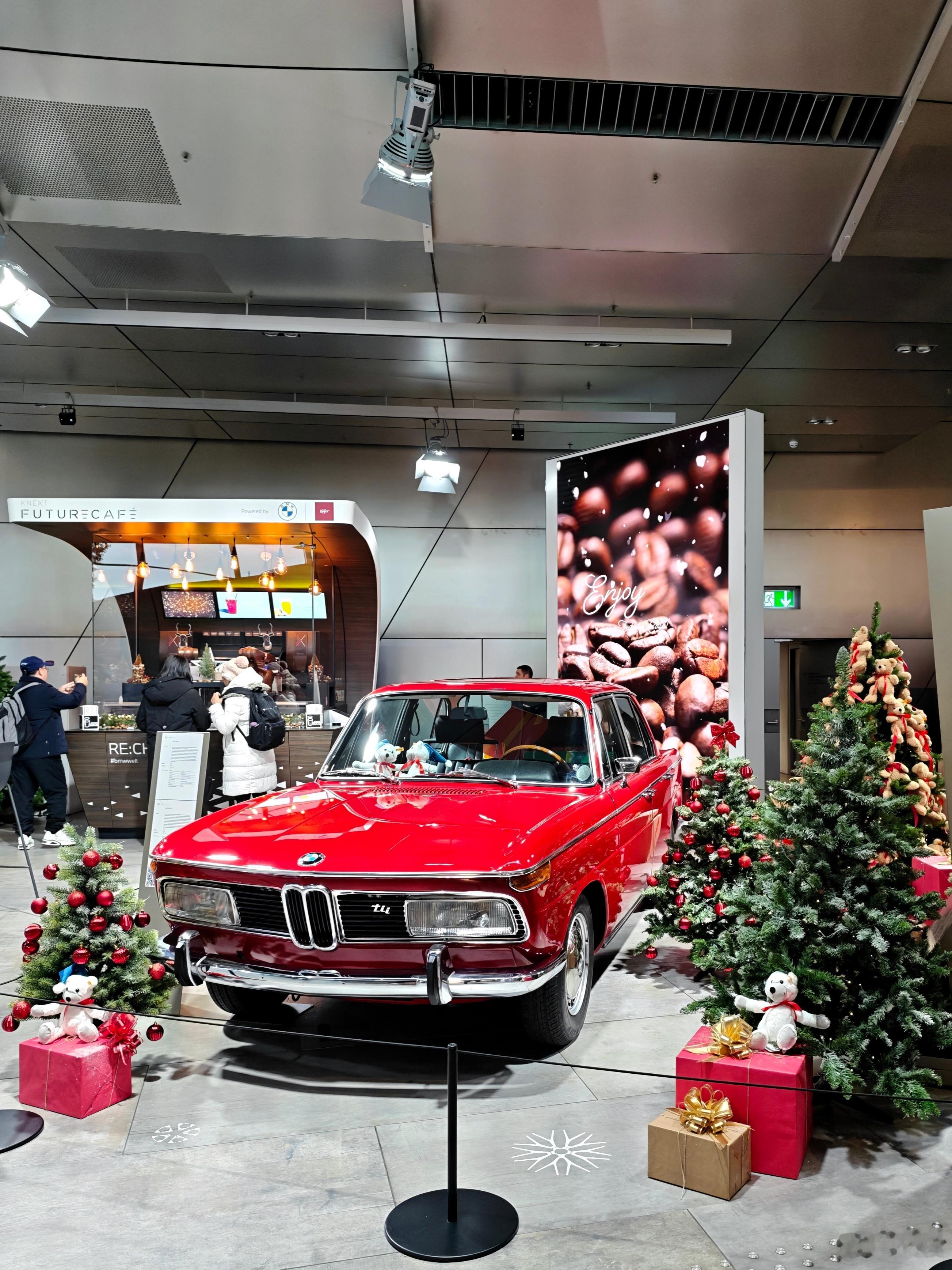 🎄🚘🎄感觉老外们分分钟就要下班放长假了。只有我还在做牛马。 德国·BMW 