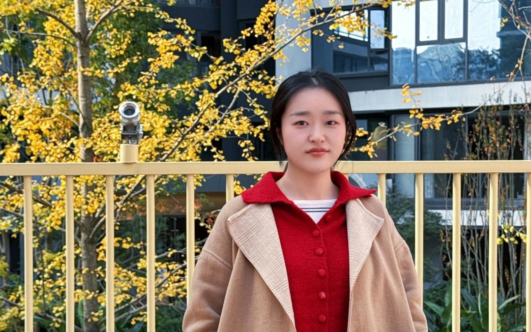 林玲，她自从教以来，她始终以赤诚之心育人、以严谨之心治学。作为高三英语教师兼班主