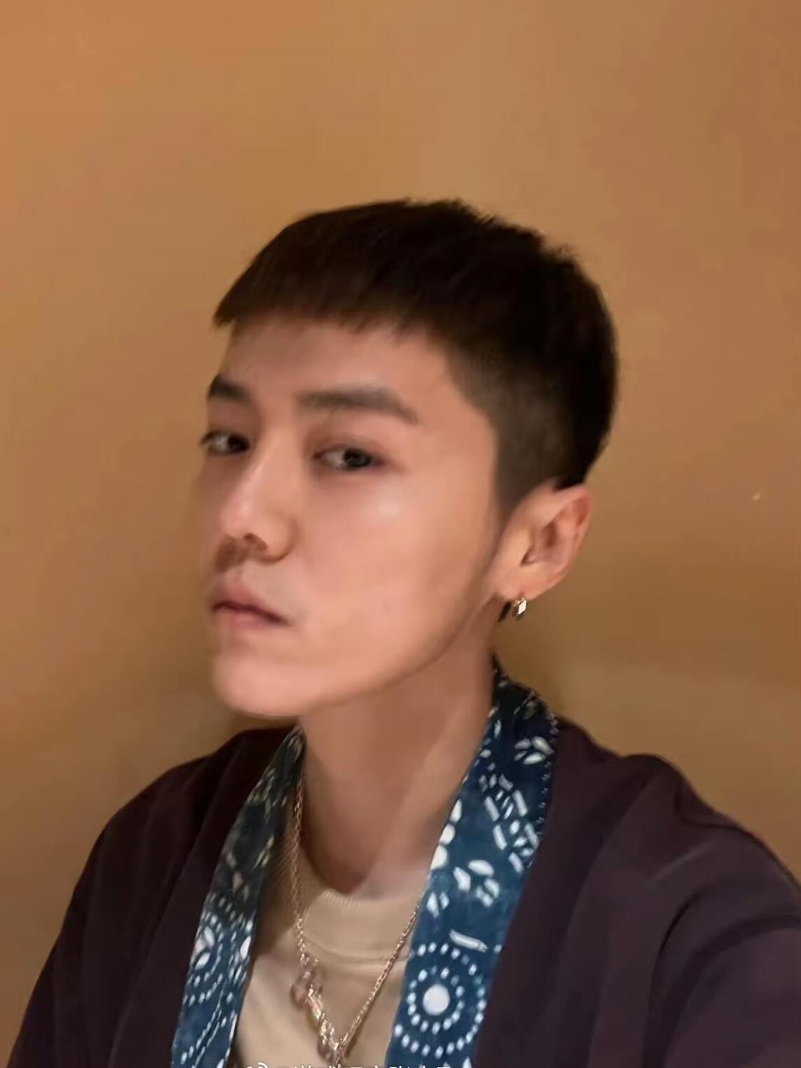 鹿晗14年来最短寸头炸场