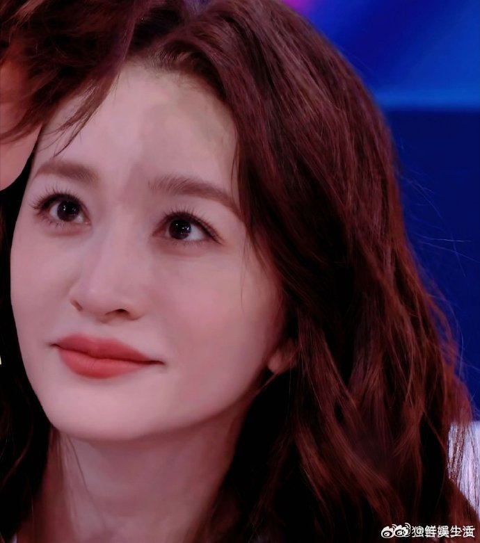 李小冉脸好美这么多年颜值波动很小，天生的好底子真的让人羡慕。